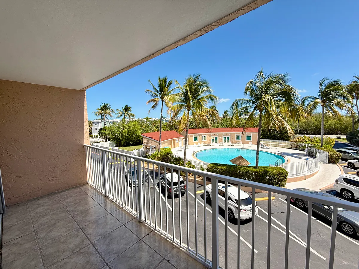 Building Photo - 3930 S Roosevelt Blvd #N204