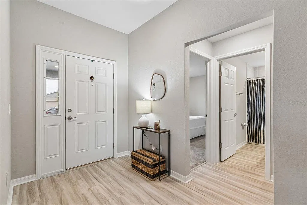 4 bed, 2.0 bath, 1819 sqft, $2,500 — Photo 3