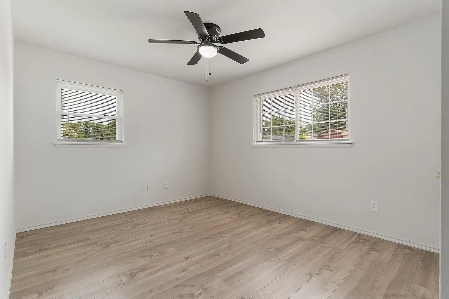 3 bed, 1.5 bath, 1100 sqft, $1,650 — Photo 4