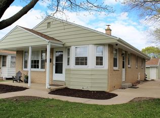 3712 S 53rd St, Greenfield, WI 53220