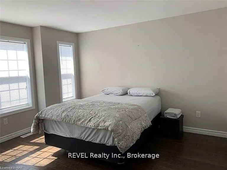 438 McAlpine Ave N — Photo 8