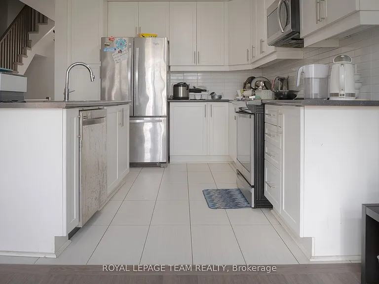 174 Hawkshaw Cres — Photo 11