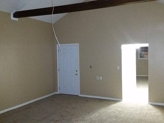 Bonus room that could also be a large bedroom.