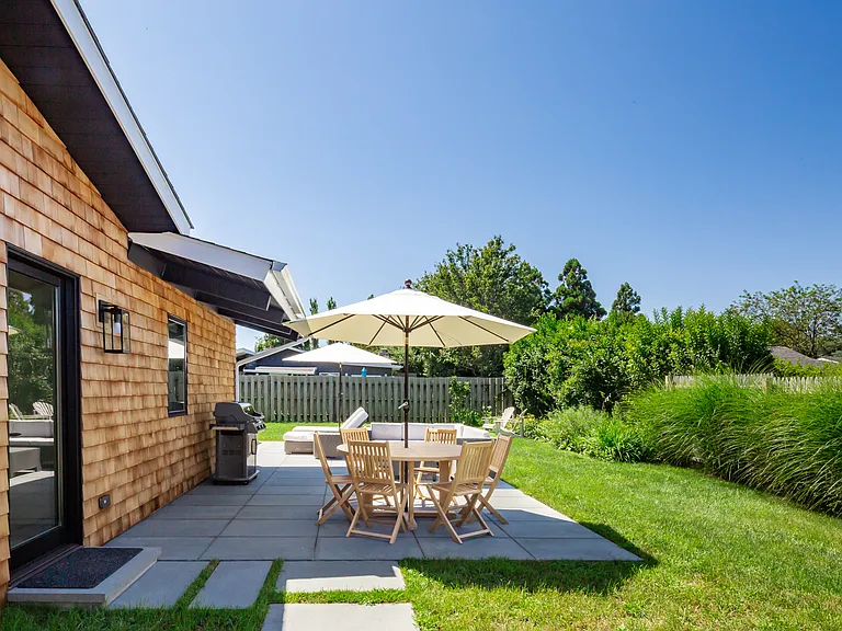 147 Soundview Dr — Photo 15