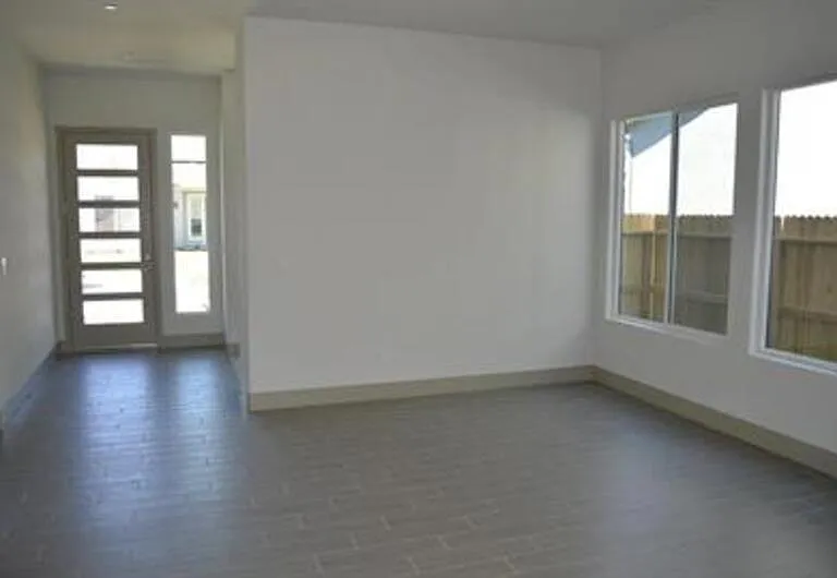 2430 Bastidas Dr — Photo 20