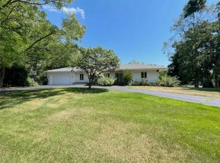 10 Heron Rd, Norwalk, CT 06855