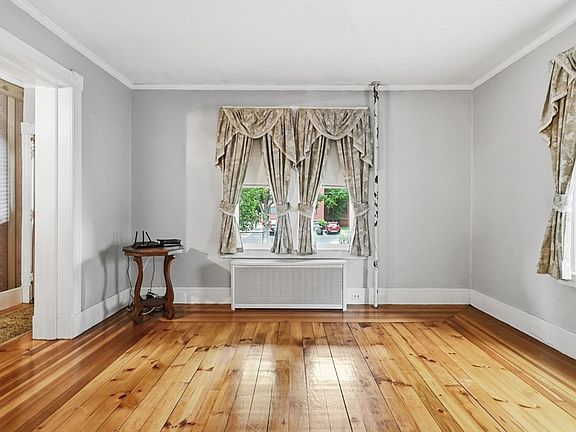 3rd image of 108 Grape St