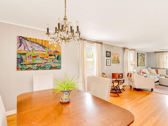 2nd image of 810 Woodland Ave