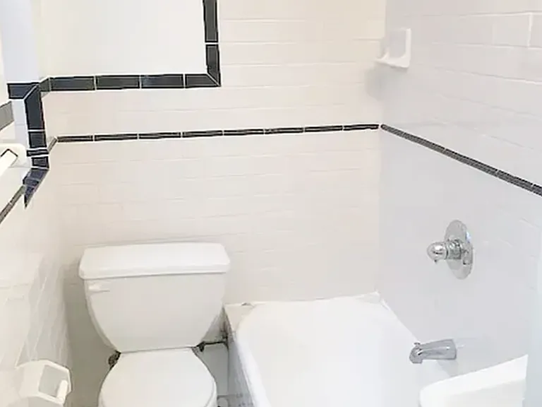 229 E 25th St #4D — Photo 7