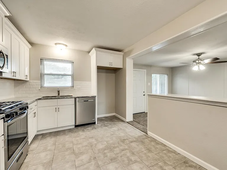 2536 Maverick Ave — Photo 6