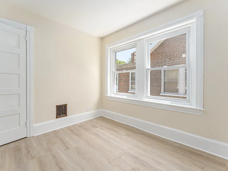 129 Walnut St — Photo 11