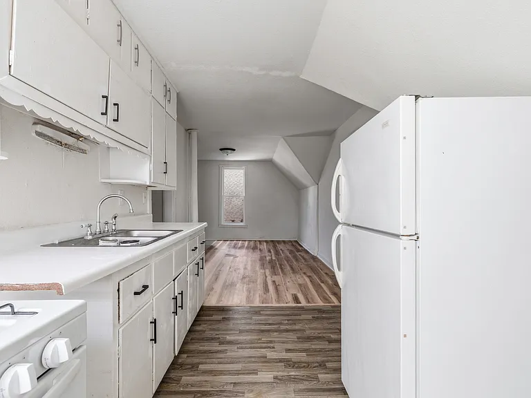 1010 W 2nd St #3 — Photo 8