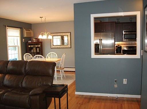3rd image of 565 Quaker Ln APT 69
