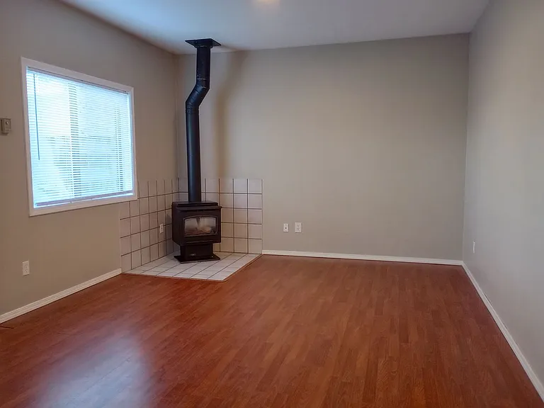 6475 Martin Pl — Photo 3