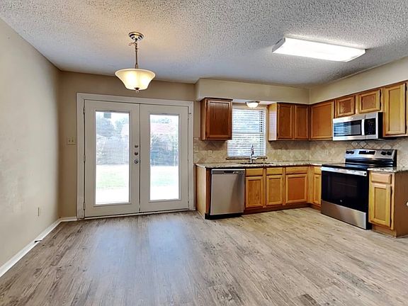 2nd image of 2618 Remmington Dr #B6