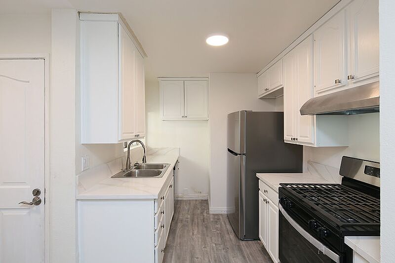 1st image of 456 Myrtle St #1