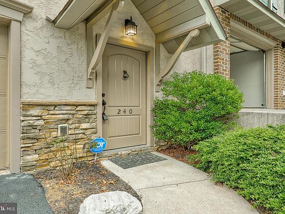 2nd image of 240 Valley Dr