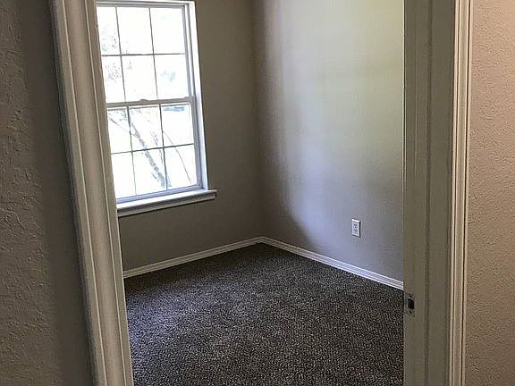 5th image of 206 E Orr St