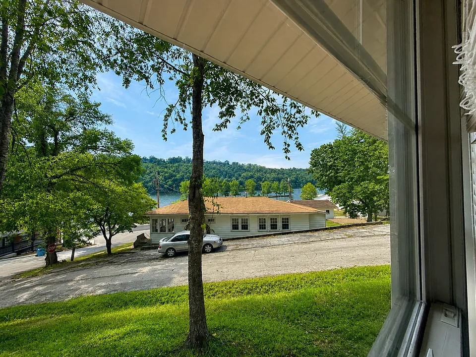 145 Benton Ave