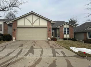 6404 SW Castle Ln, Topeka, KS 66614