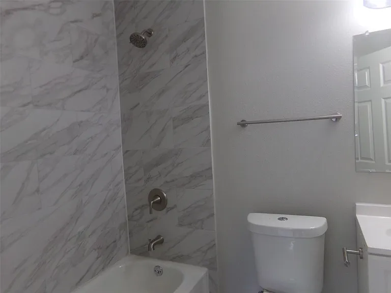 414 Gardenia St — Photo 8