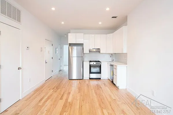 Rented by Ideal Properties Group | media 15
