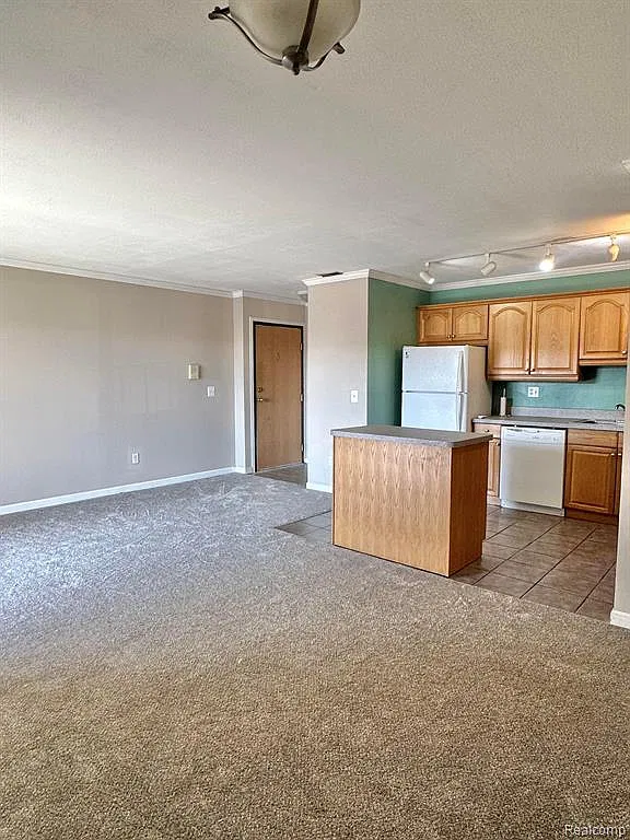 2 bed, 1068 sqft, $1,400 — Photo 4
