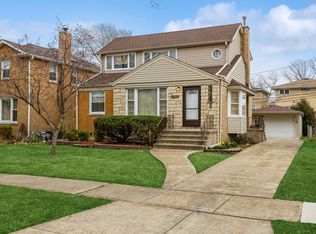 2245 S 18th Ave, Riverside, IL 60546