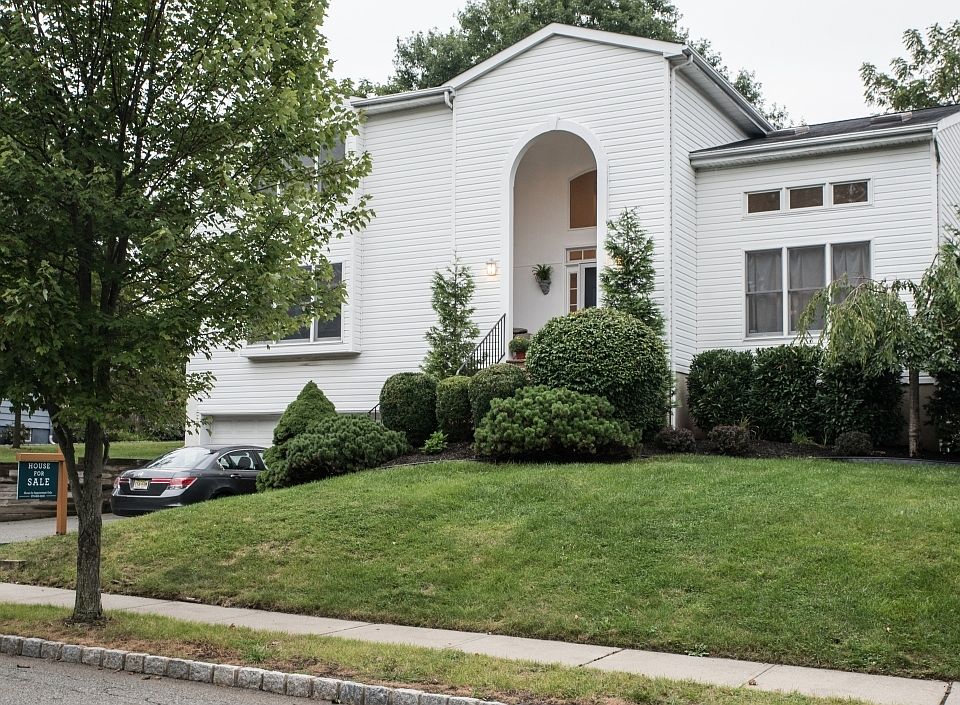 1st image of 29 Hillcrest Ter