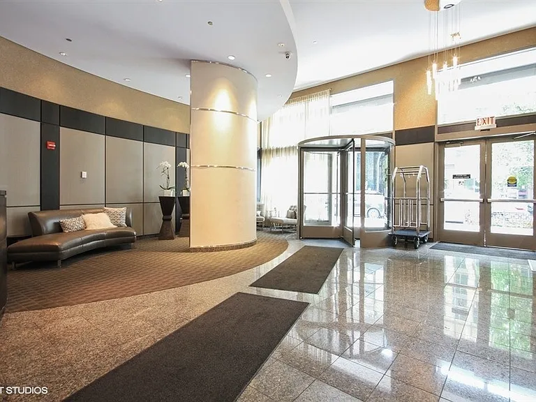 2 E Erie St #1901 — Photo 20