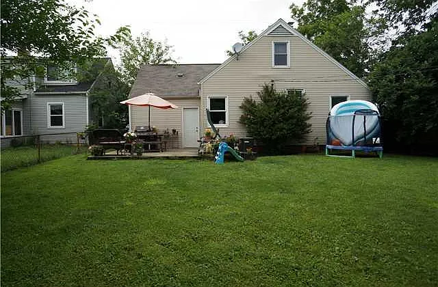 899 Kinnear Rd