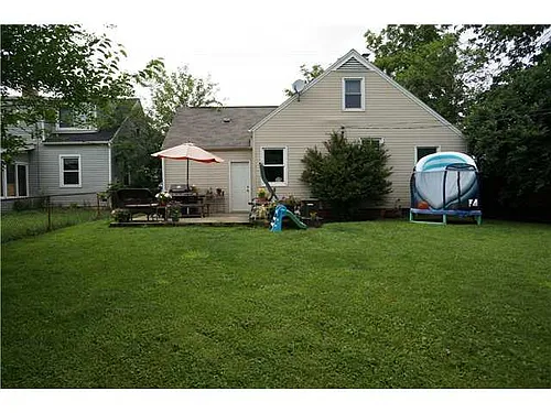 899 Kinnear Rd Photo 1