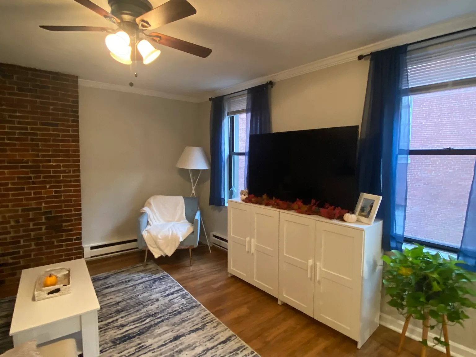 2 bed, 999 sqft, $3,500 — Photo 1
