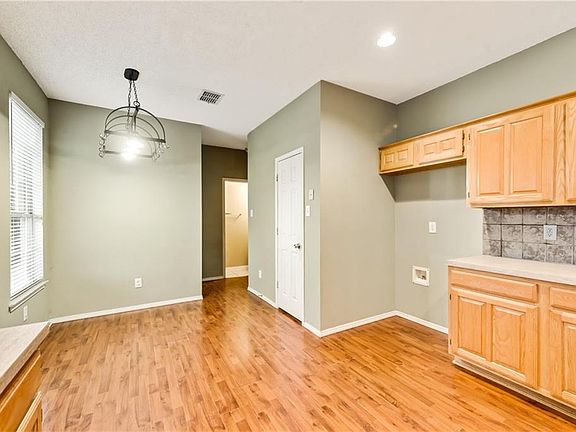 5th image of 2807 Clark Dr