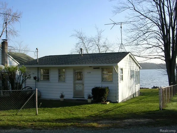 5182 Boardman Dr, Onsted, MI 49265