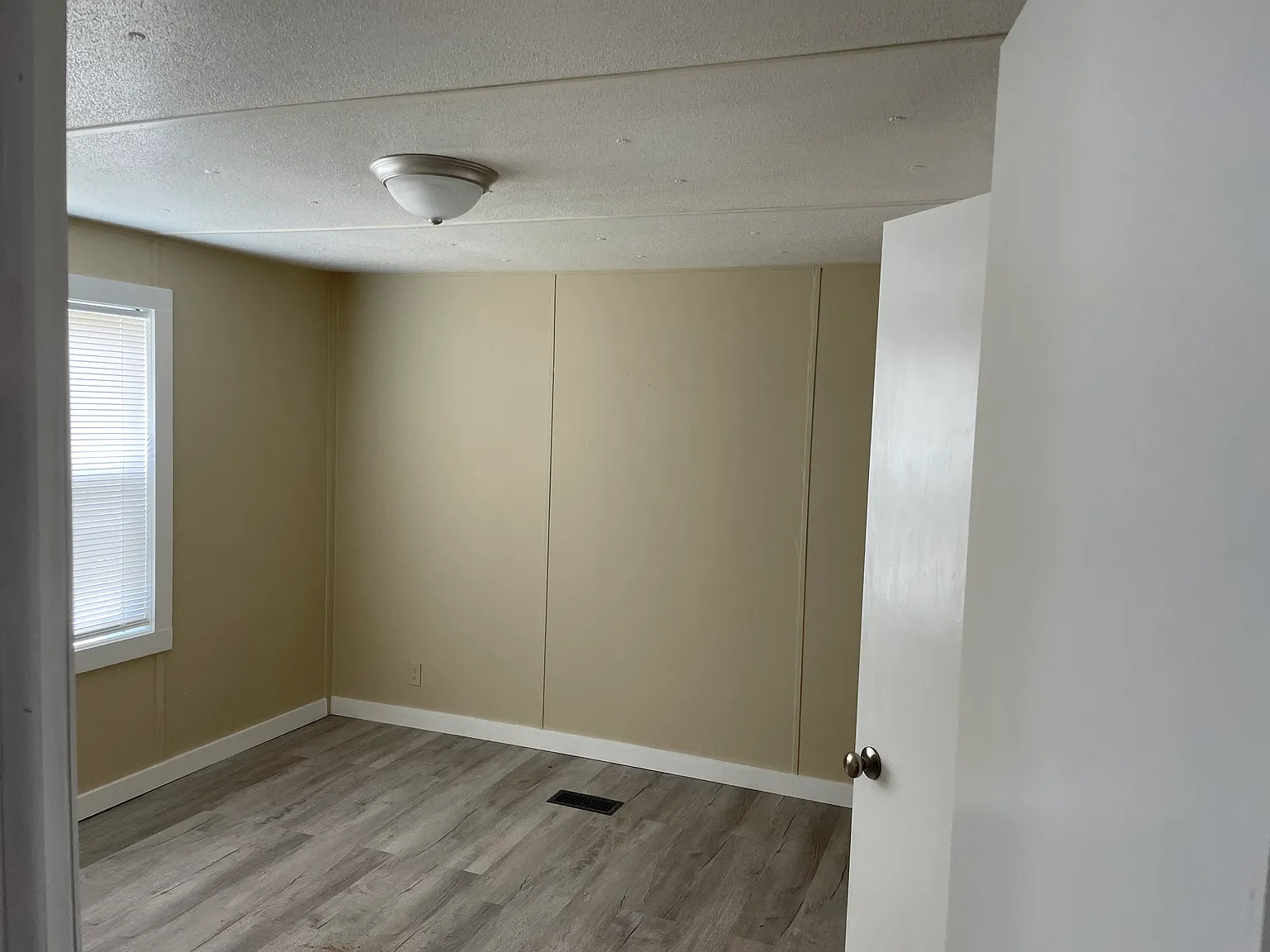 3 bed, 1000 sqft, $1,500 — Photo 4