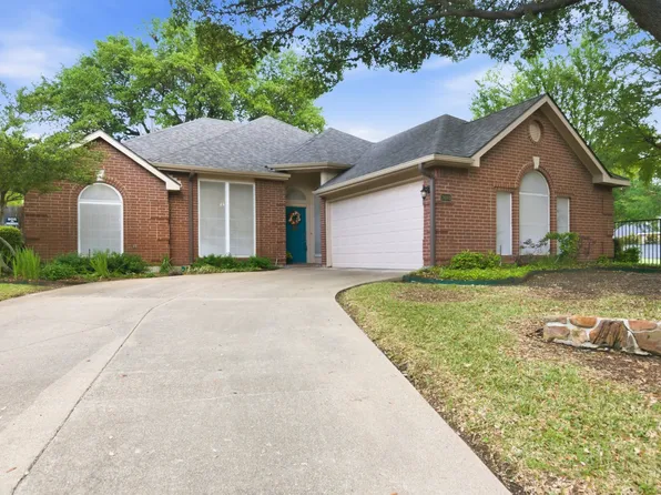 7400 Catlow Ct, Fort Worth, TX 76137