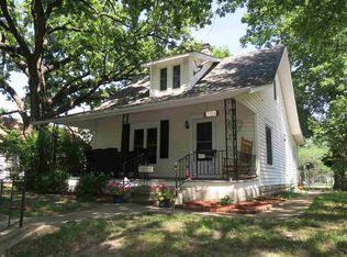 204 NW Courtland Ave, Topeka, KS 66606
