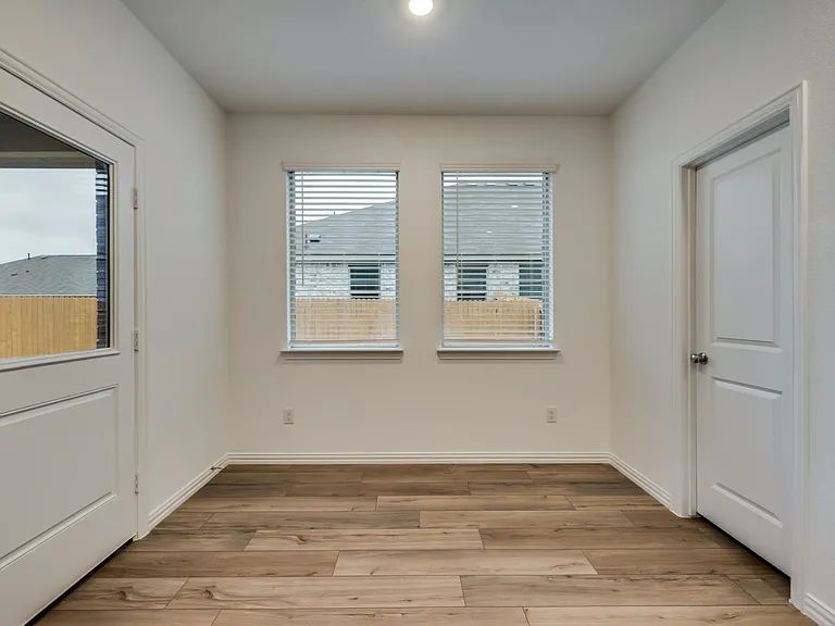 917 Dustwood Dr — Photo 17