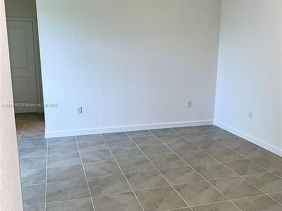2nd image of 2929 SE 23rd Ave #0