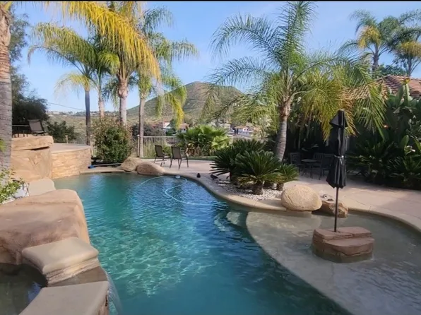 22928 San Joaquin Dr E, Canyon Lake, CA 92587