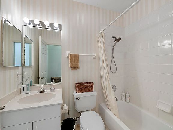 5th image of 10206 Lexington Cir N