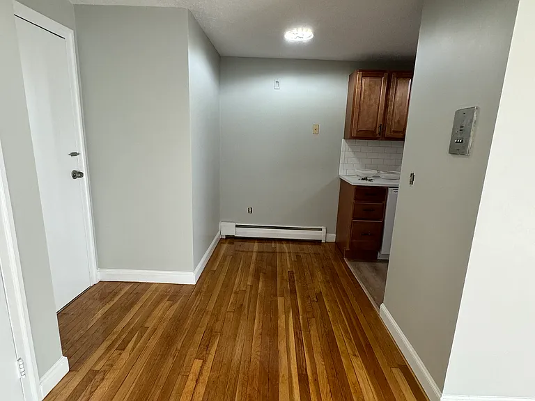 17 Creesy St — Photo 4