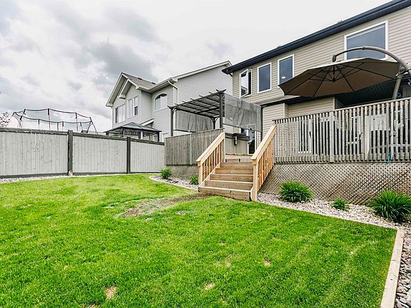 4th image of 721 178a St SW