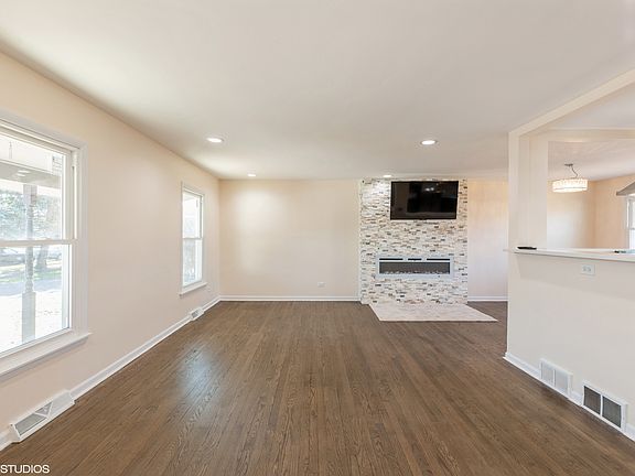 4th image of 17140 Cregier Ave