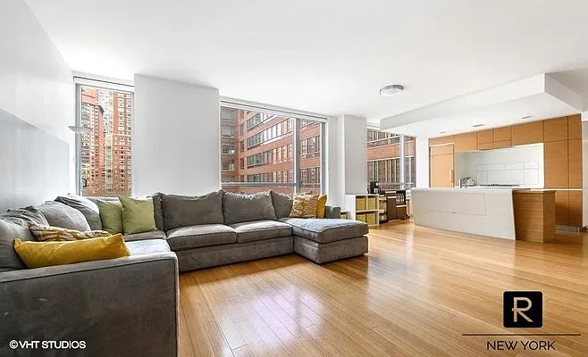 Sold by R New York | media 3