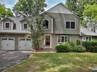 757 Prescott Pl, Paramus, NJ 07652