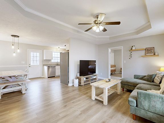 4th image of 1007 Twin Oaks Dr