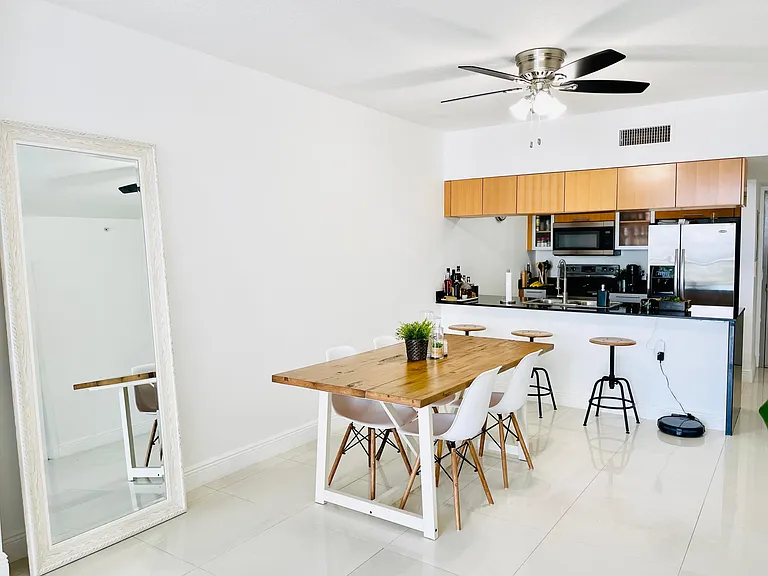 1750 N Bayshore Dr #1706 — Photo 8