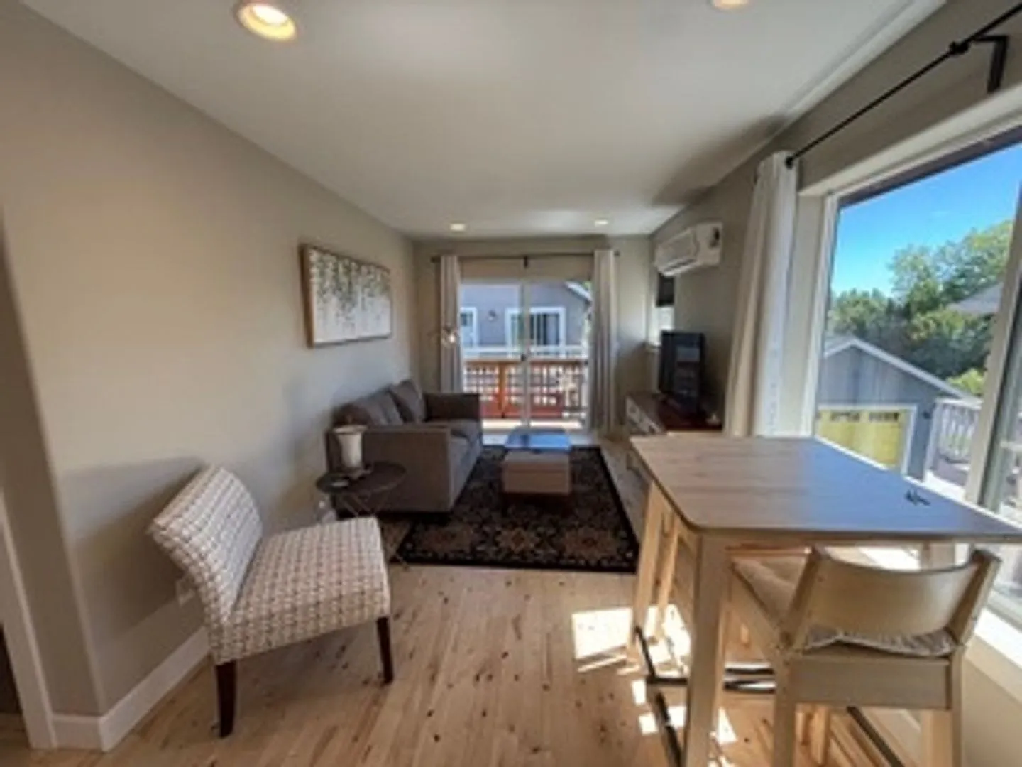 Charming one bedroom ADU in Bend's desirable Midtown area — Photo 2